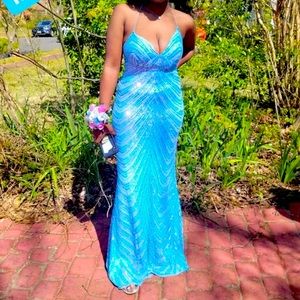 It’s a size 12 the has no rips only whore one time for pictures